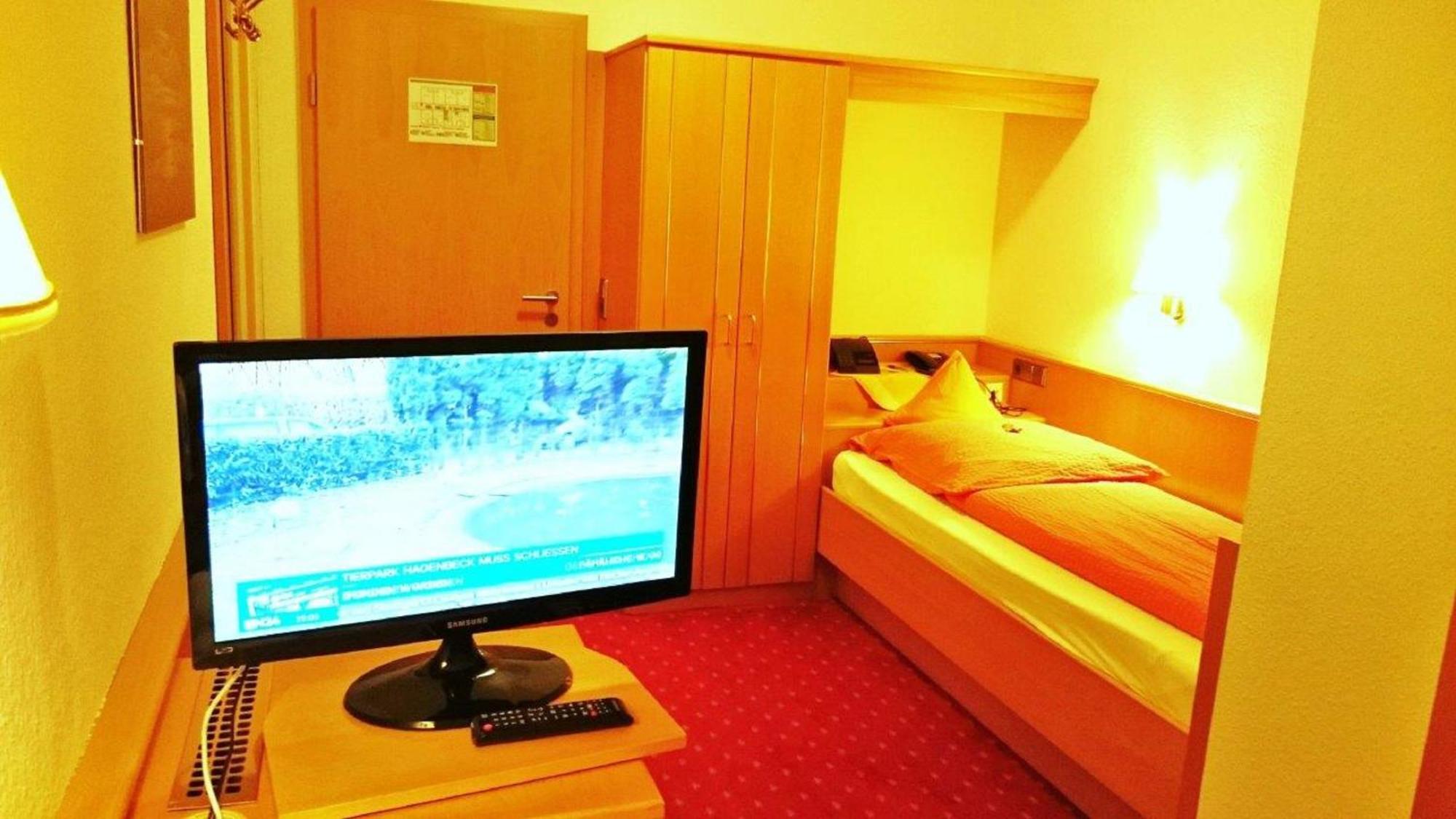 Hotel Goldbaechel Wachenheim an der Weinstraße Buitenkant foto