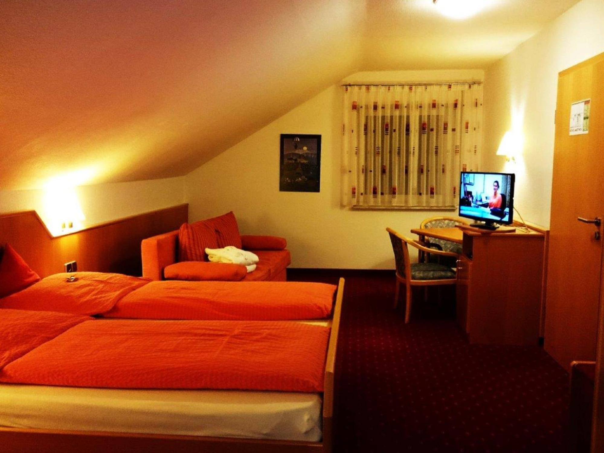 Hotel Goldbaechel Wachenheim an der Weinstraße Buitenkant foto