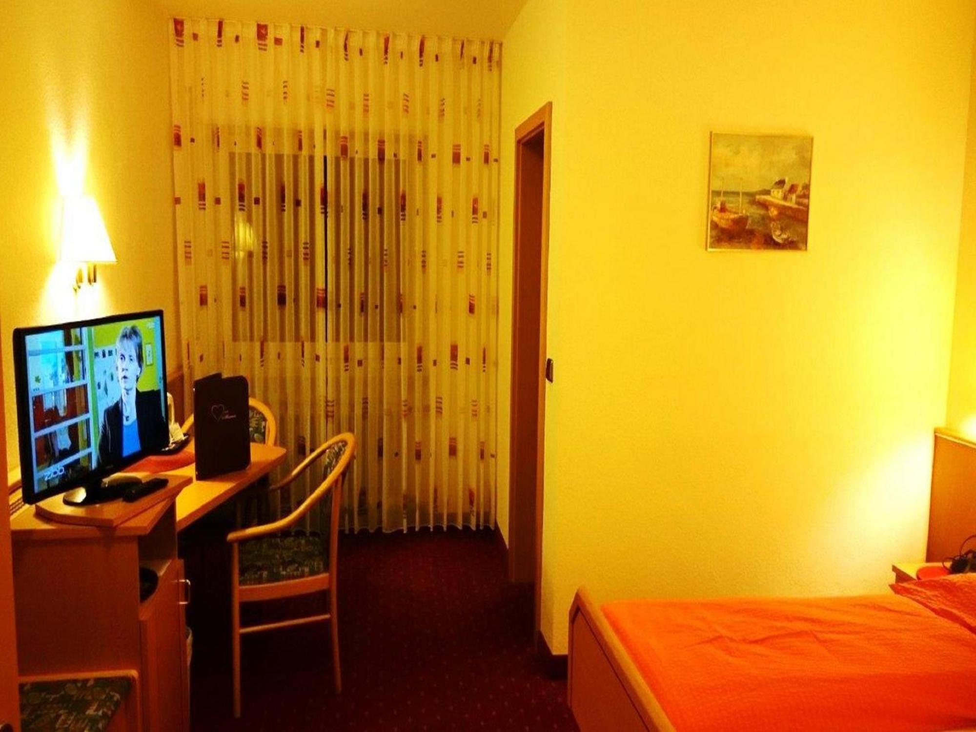 Hotel Goldbaechel Wachenheim an der Weinstraße Buitenkant foto