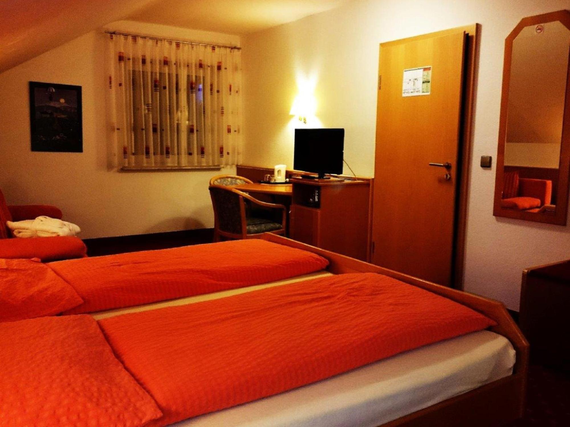 Hotel Goldbaechel Wachenheim an der Weinstraße Buitenkant foto