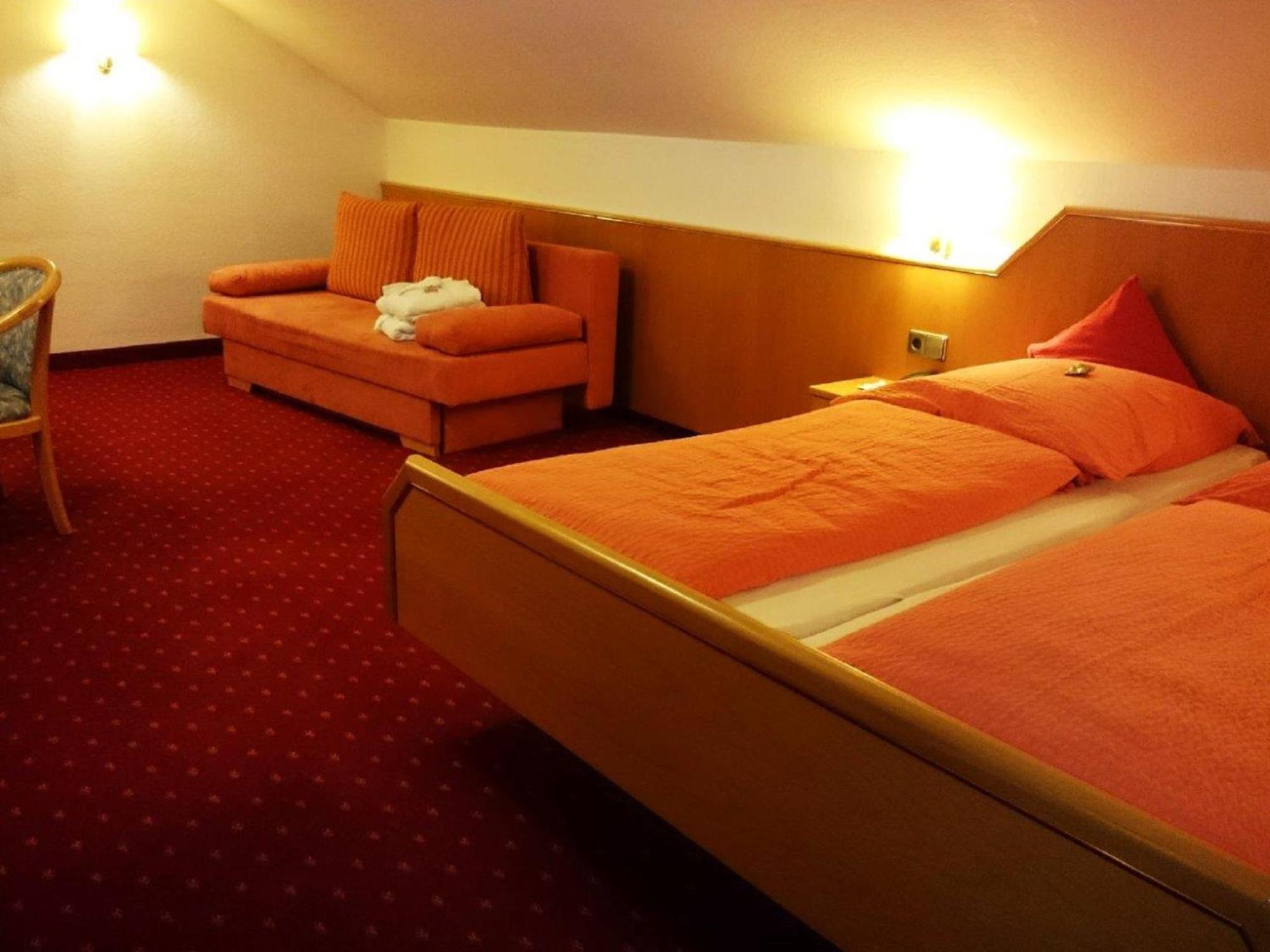 Hotel Goldbaechel Wachenheim an der Weinstraße Buitenkant foto