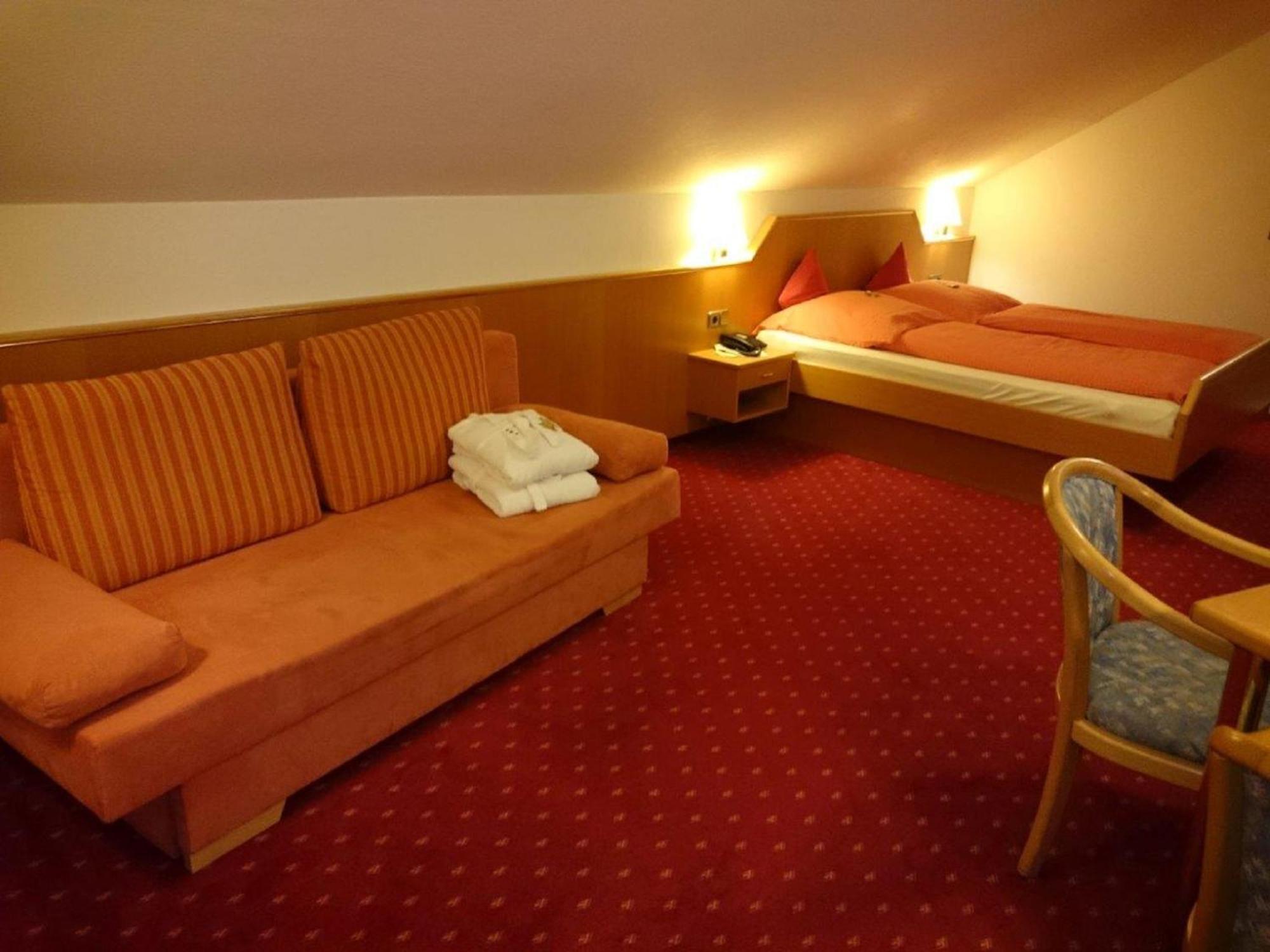 Hotel Goldbaechel Wachenheim an der Weinstraße Buitenkant foto