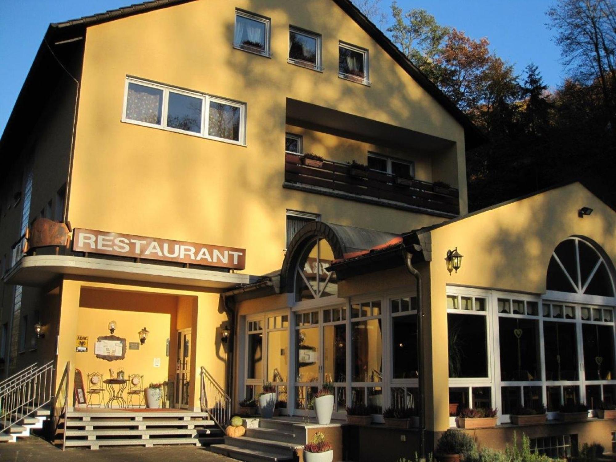 Hotel Goldbaechel Wachenheim an der Weinstraße Buitenkant foto