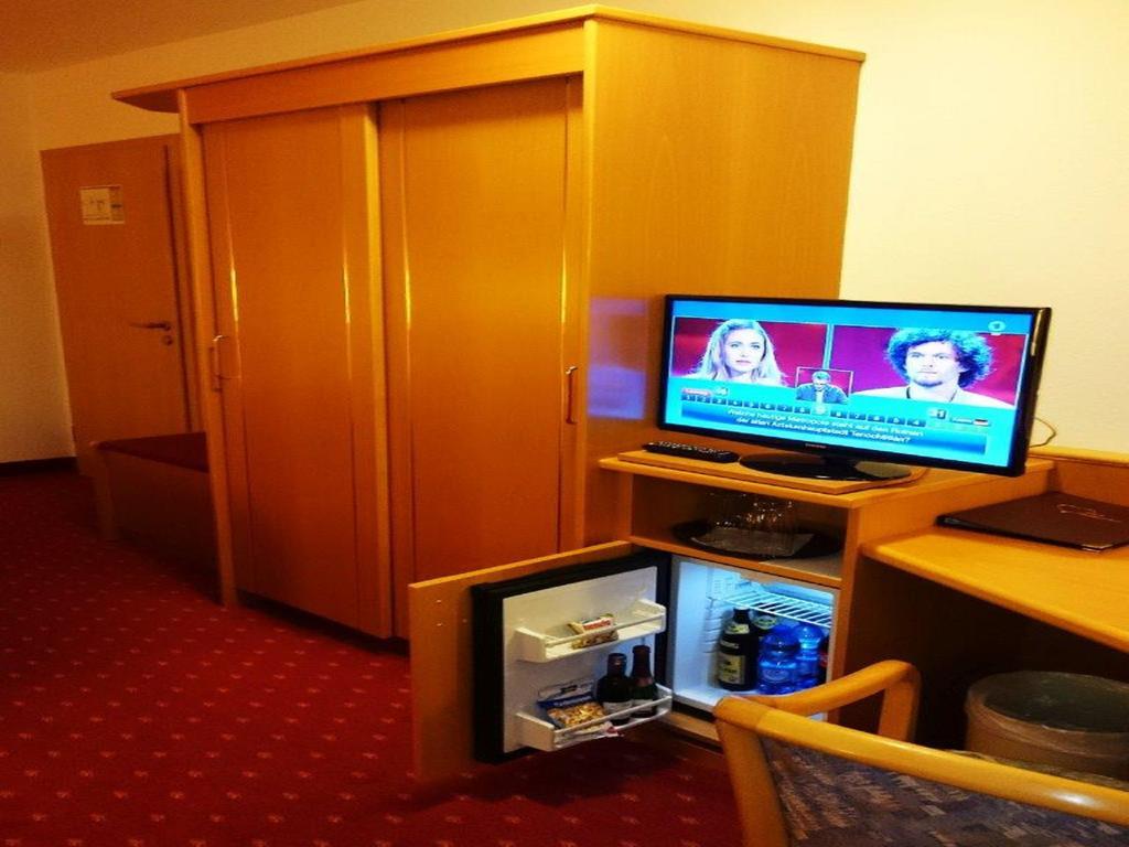 Hotel Goldbaechel Wachenheim an der Weinstraße Buitenkant foto